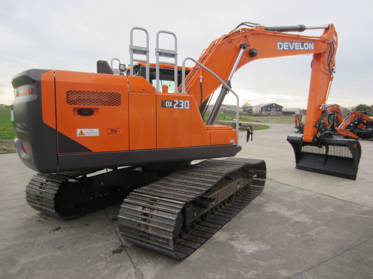 Develon DX230LC-9