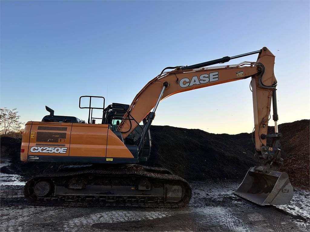 CASE Construction CX250E