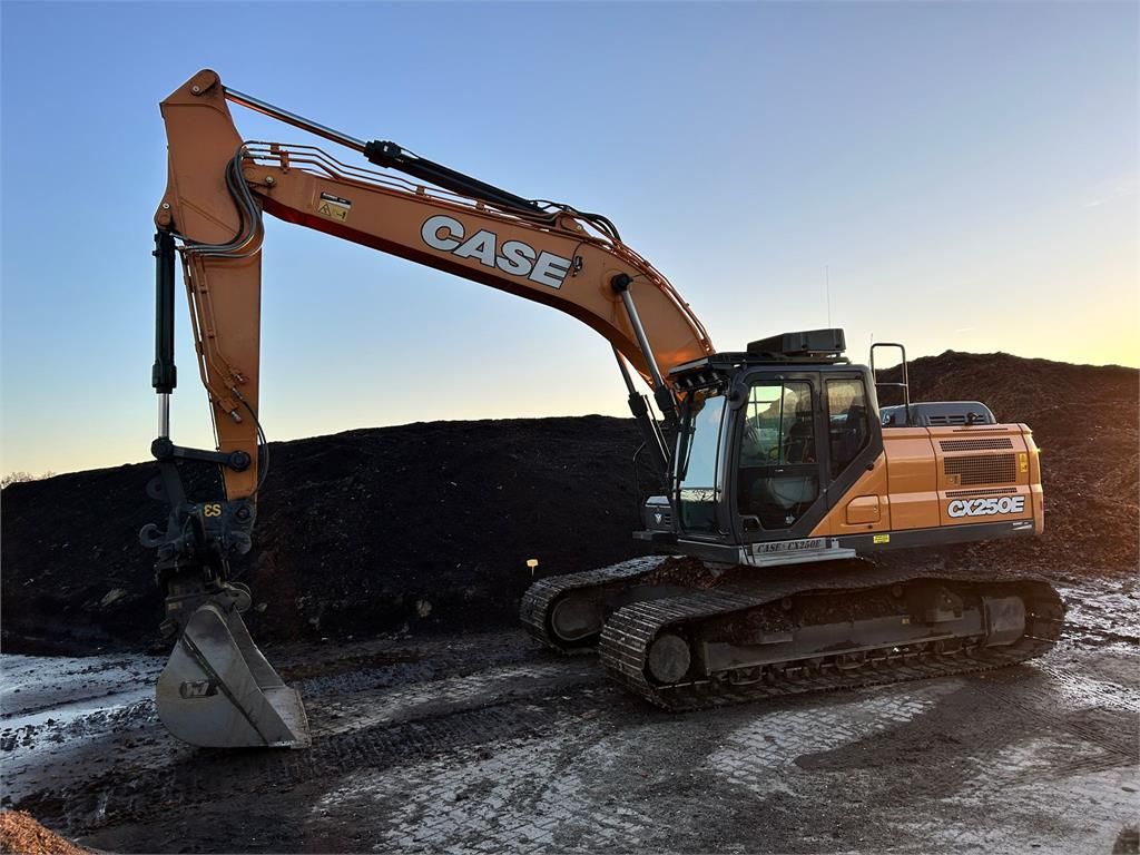 CASE Construction CX250E
