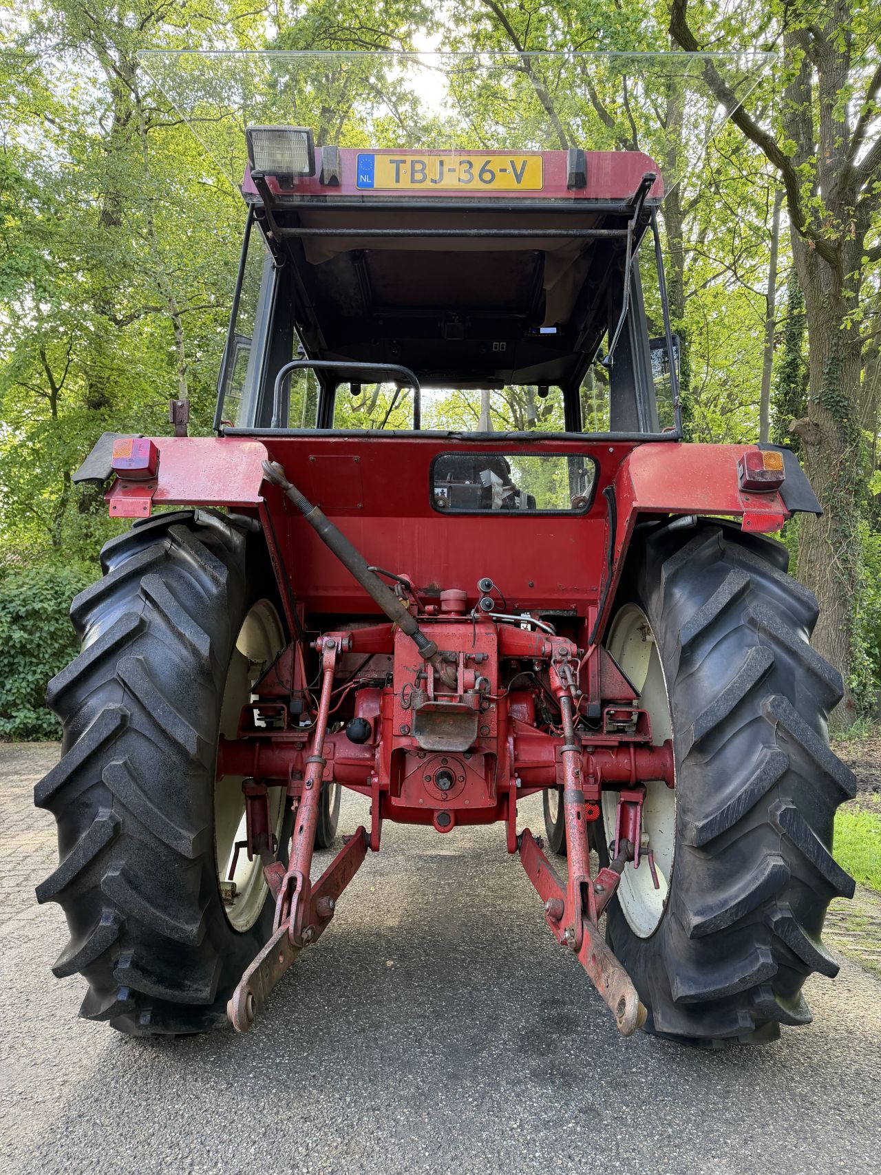 International 633 met stuurbekrachtiging