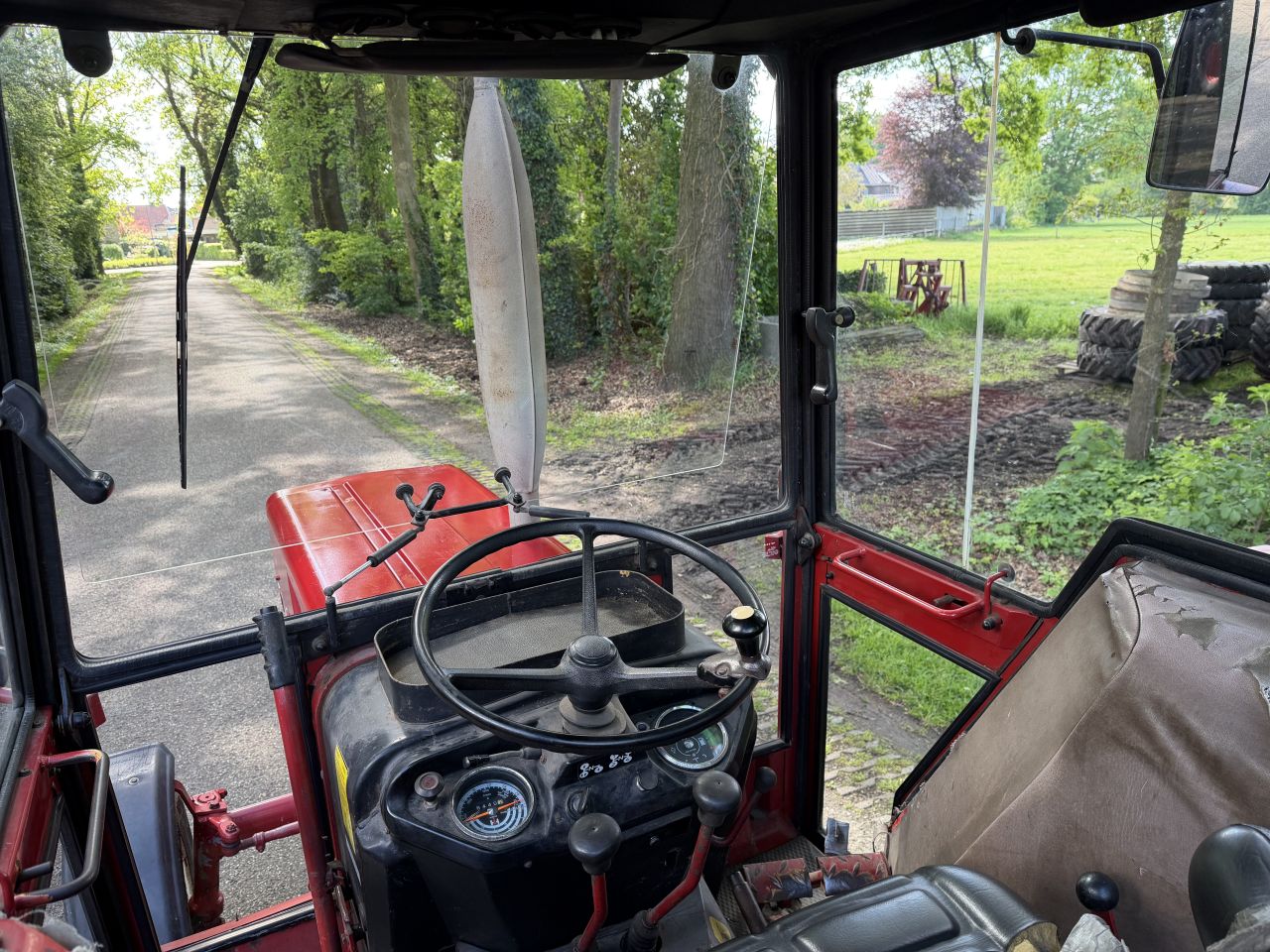 International 633 met stuurbekrachtiging