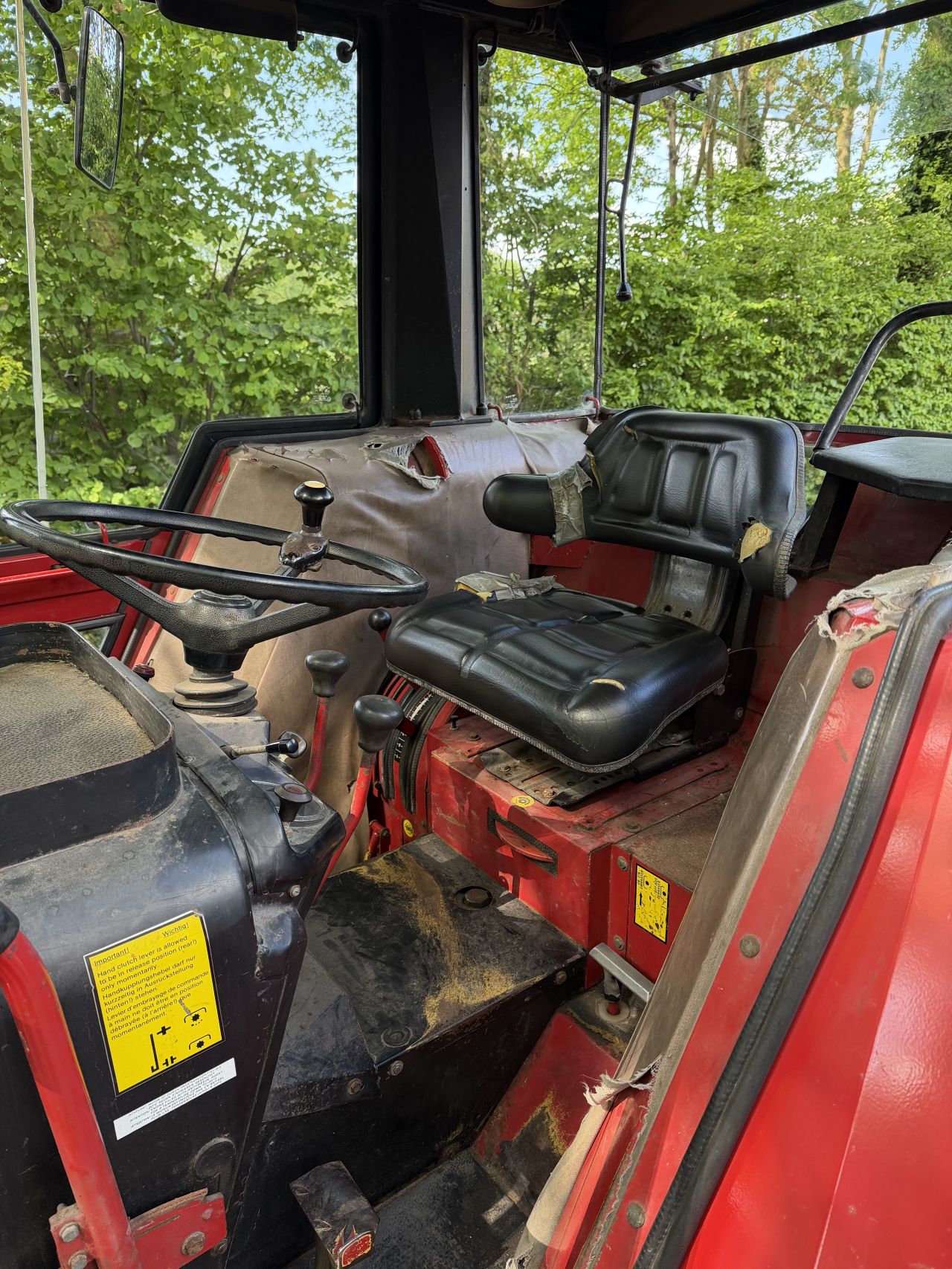 International 633 met stuurbekrachtiging