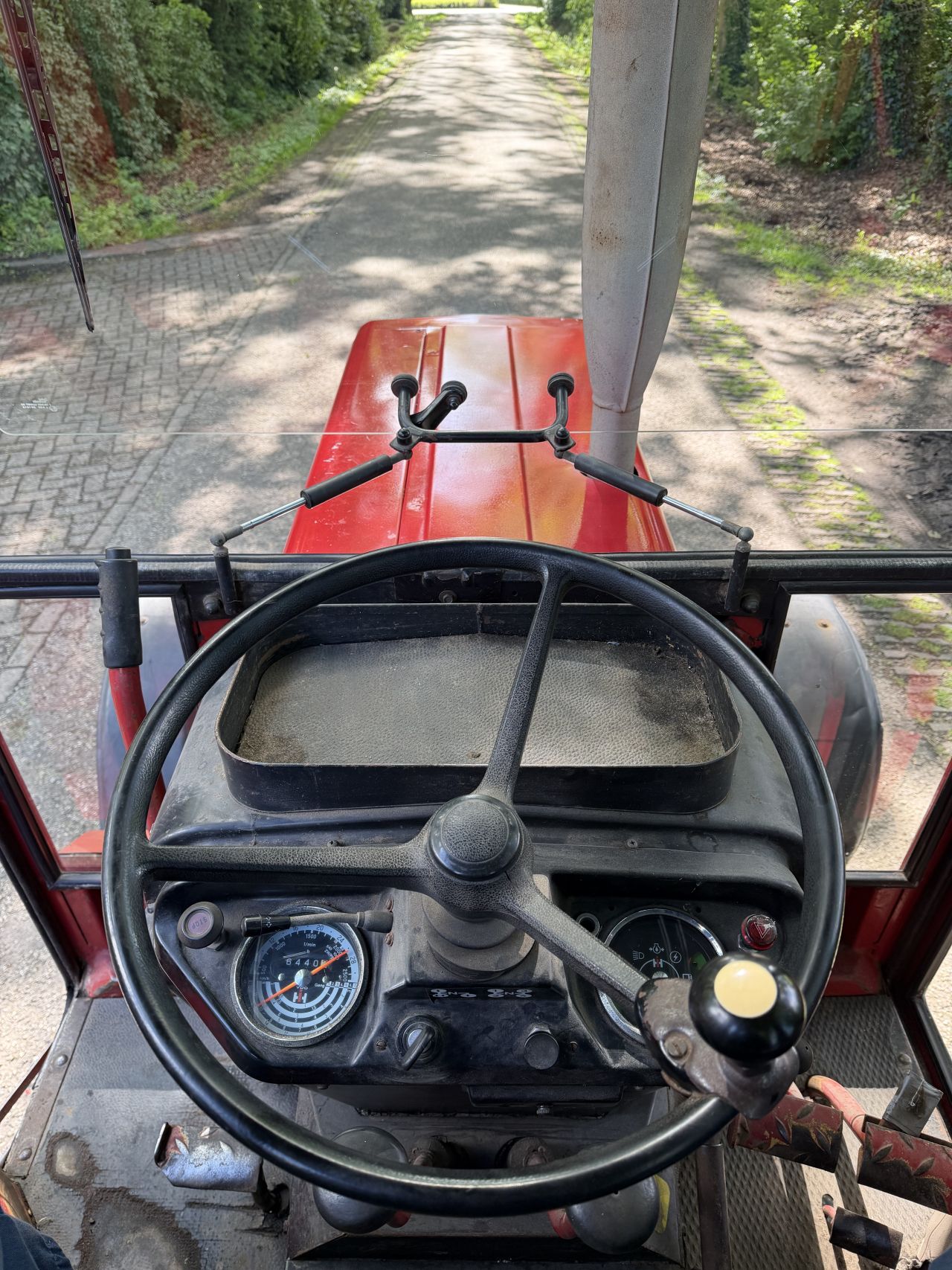 International 633 met stuurbekrachtiging