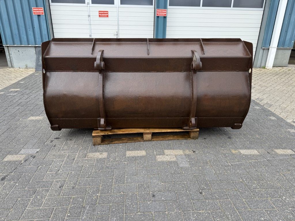 VOLVO GRONDBAK 2200 BREED