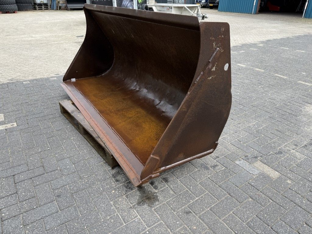 VOLVO GRONDBAK 2200 BREED