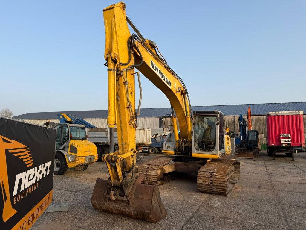 New Holland Kobelco E215 Diesel-Raupenbagger 119 kW 2006