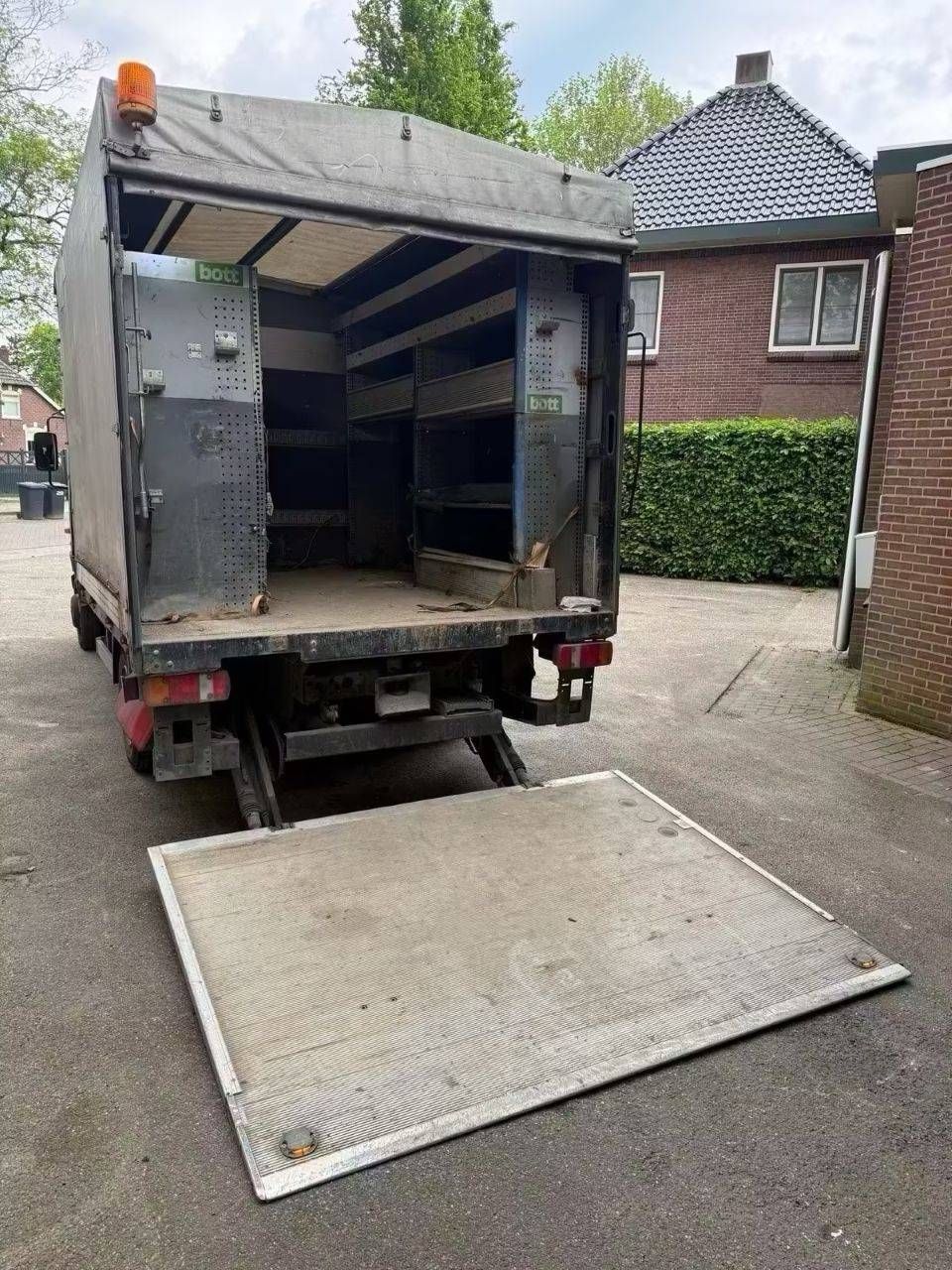 Vrachtwagen Mercedes-Benz 816D Vario Diesel 156pk 2007