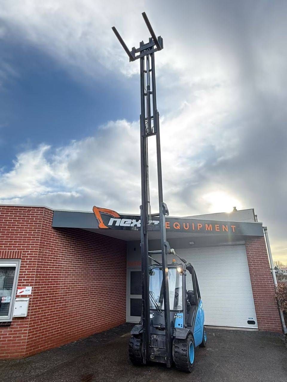Heftruck Linde H25T LPG 2500kg 7m 2009