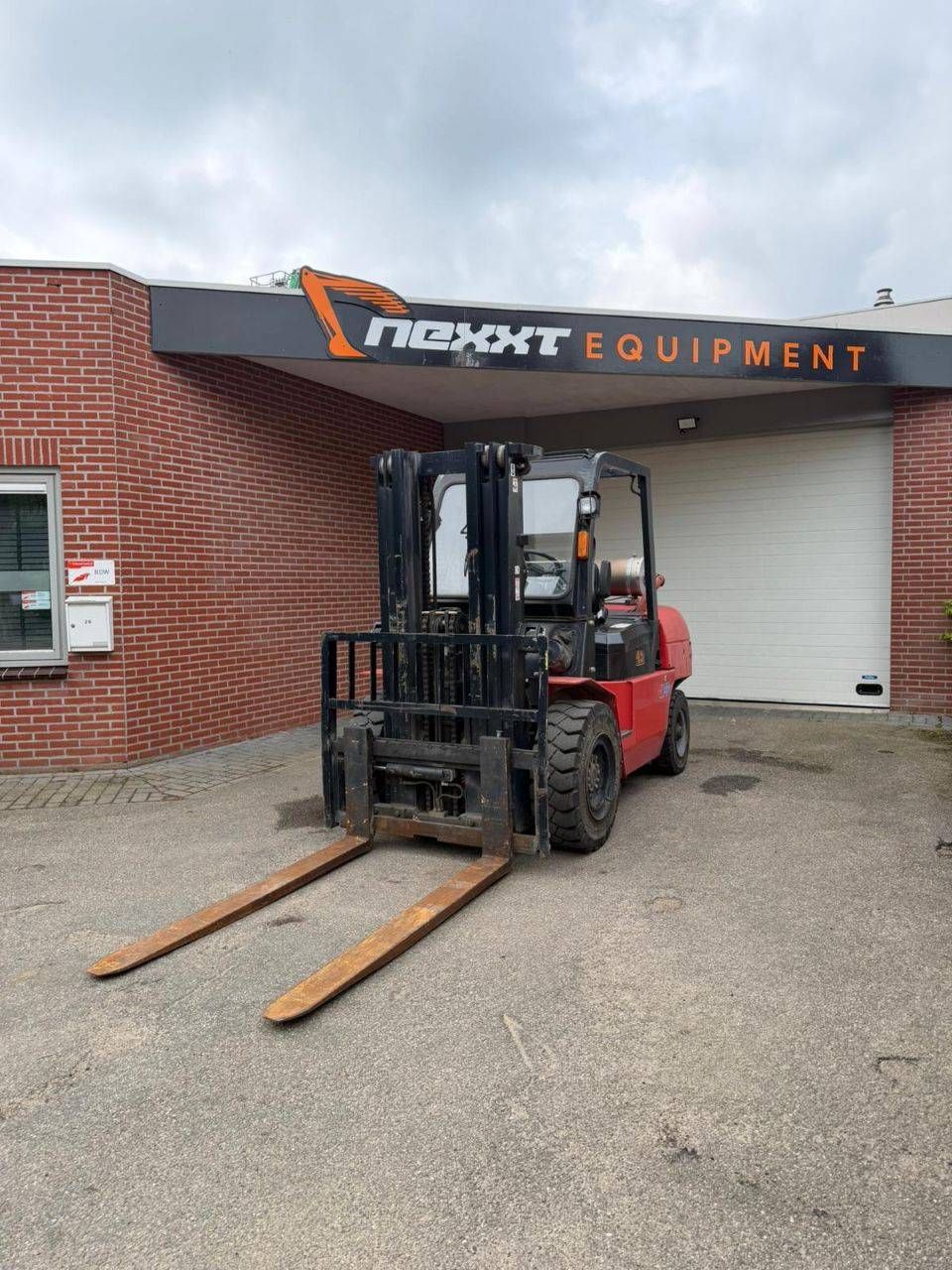 Rough-terrain forklift EP CPCD45 LPG 4500kg 4.3m 2011