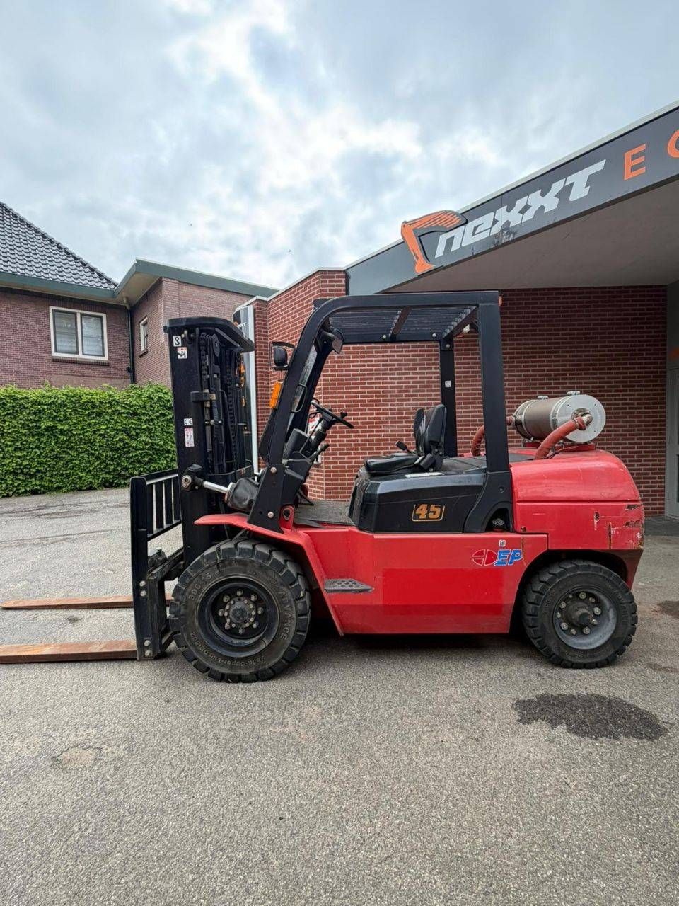 Rough-terrain forklift EP CPCD45 LPG 4500kg 4.3m 2011