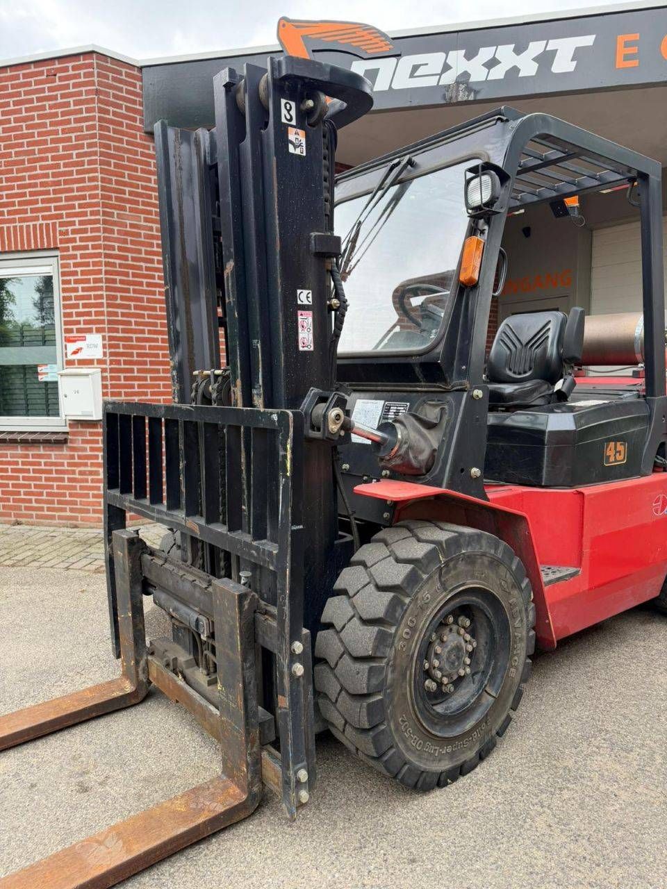 Rough-terrain forklift EP CPCD45 LPG 4500kg 4.3m 2011