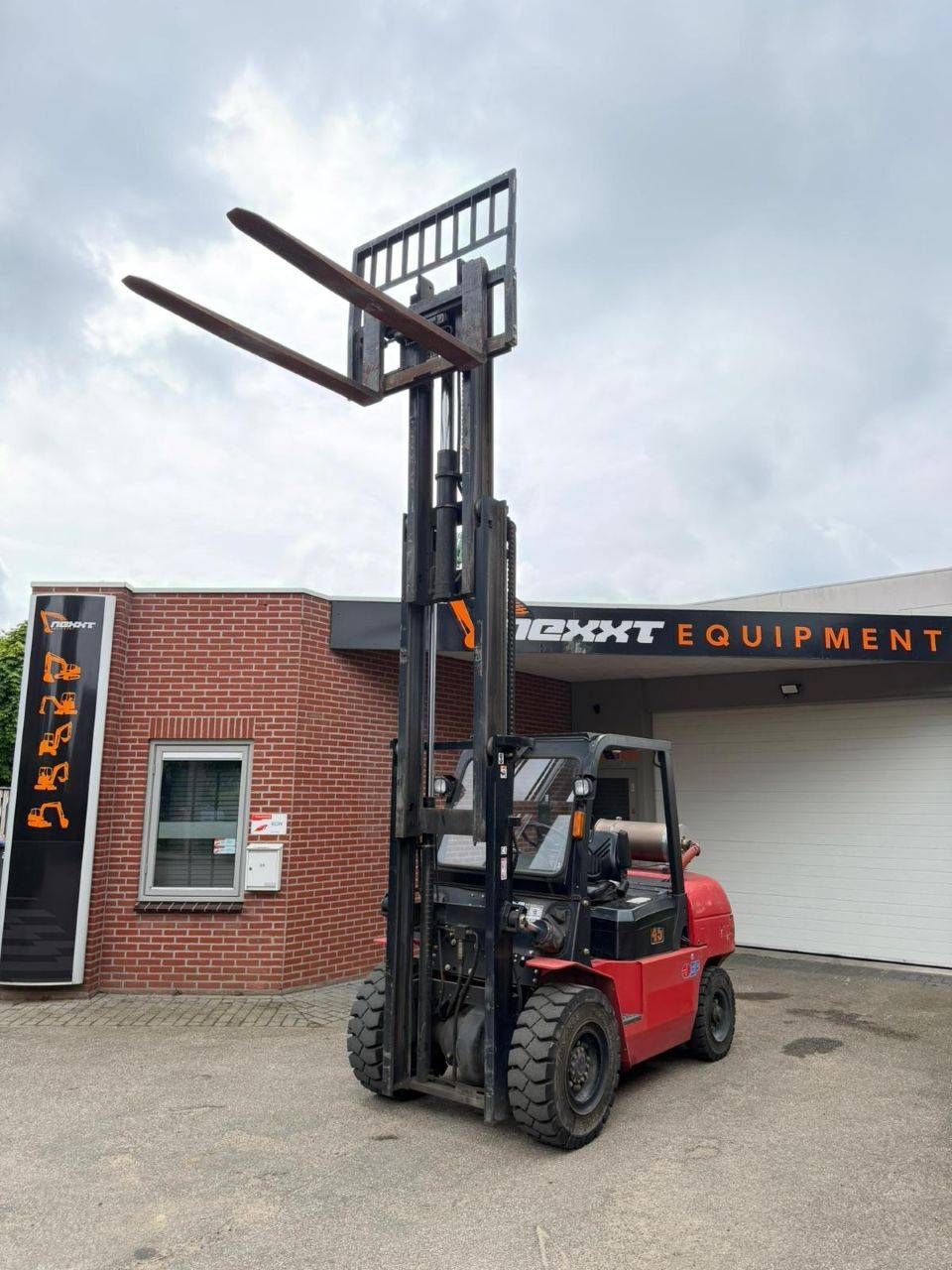 Rough-terrain forklift EP CPCD45 LPG 4500kg 4.3m 2011