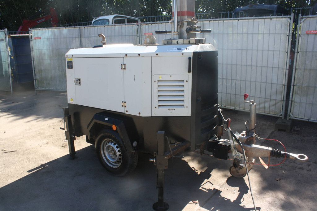 Lichtmast Trime X-HYBRID Elektro+Diesel 3,5 kVA 2019