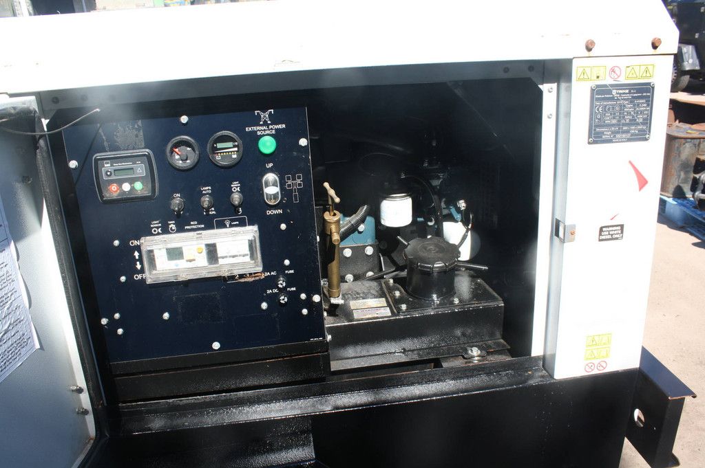 Lichtmast Trime X-HYBRID Elektro+Diesel 3,5 kVA 2019