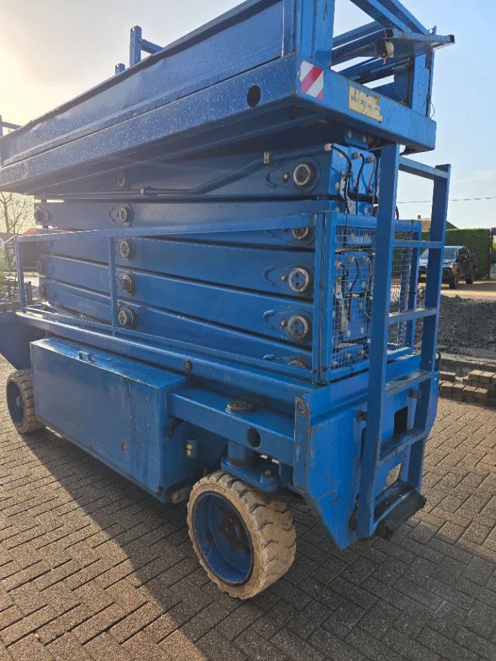 Holland Lift 19 m schaarlift hoogwerker
