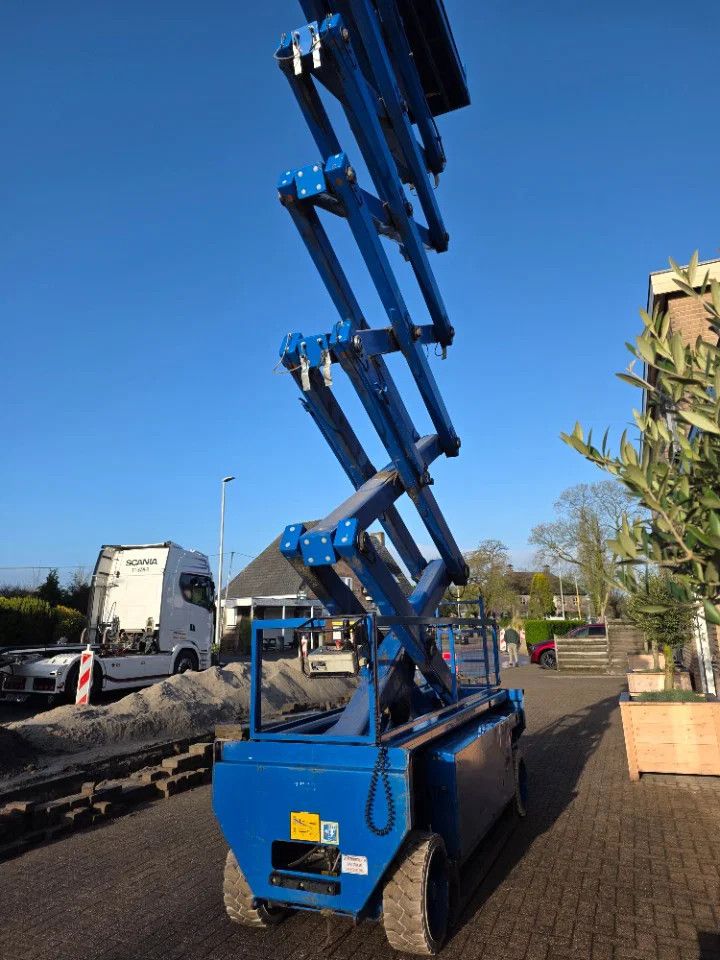 Holland Lift 19 m schaarlift hoogwerker