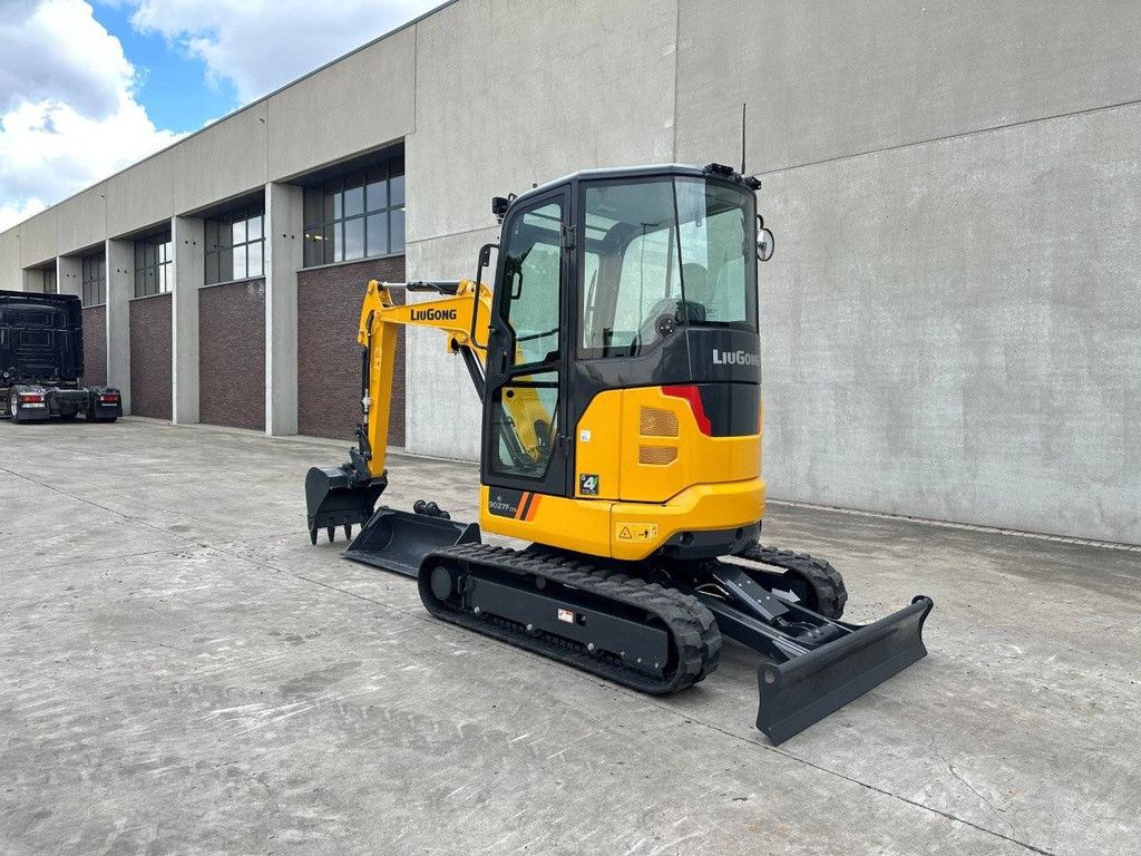 Midi-Bagger LiuGong 9027 FZTS Diesel 2026