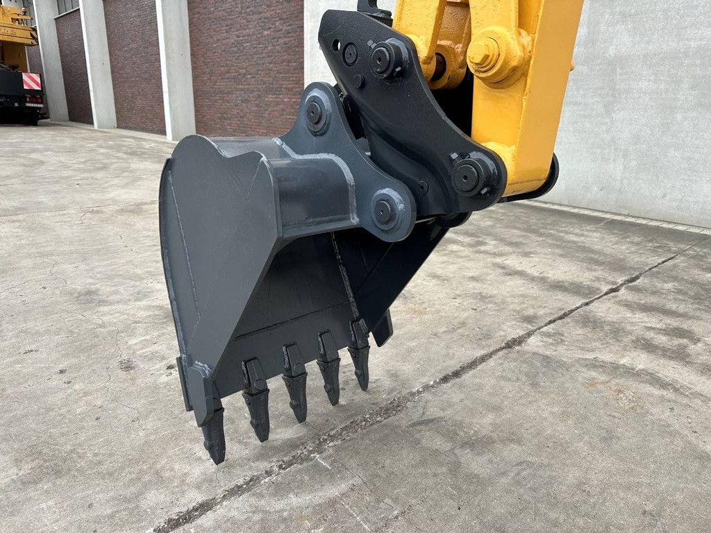 Midi excavator Komatsu PC40MR-2 Diesel 2010
