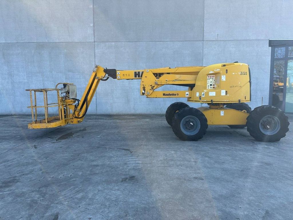 Articulating boom lift Haulotte HA16PX 16m 2000