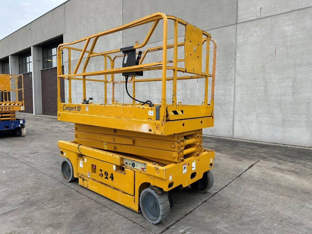 Scherenarbeitsbühne Haulotte Compact 10 Electric 10m 2002