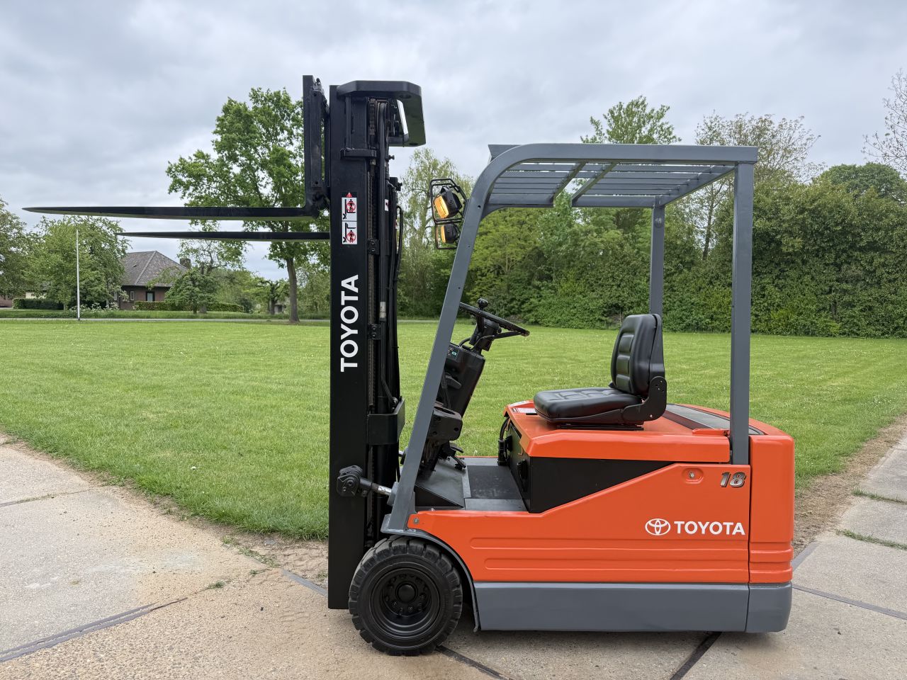 Toyota 1800KG elektrisch triplex mast freelift + verlichting