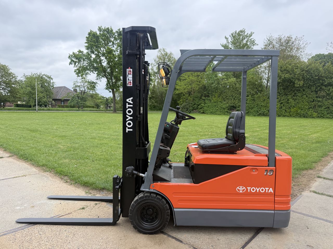 Toyota 1800KG elektrisch triplex mast freelift + verlichting