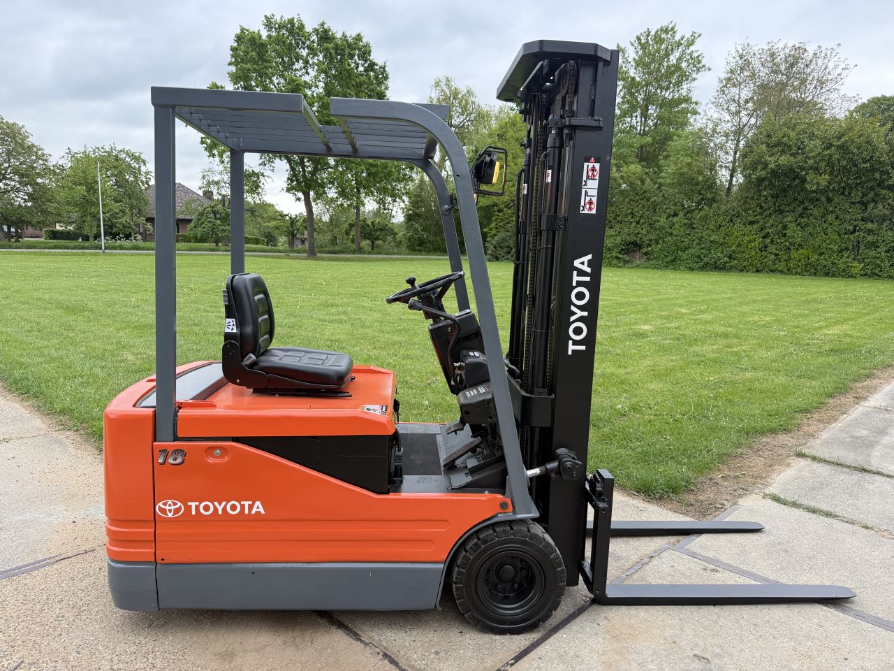Toyota 1800KG elektrisch triplex mast freelift + verlichting