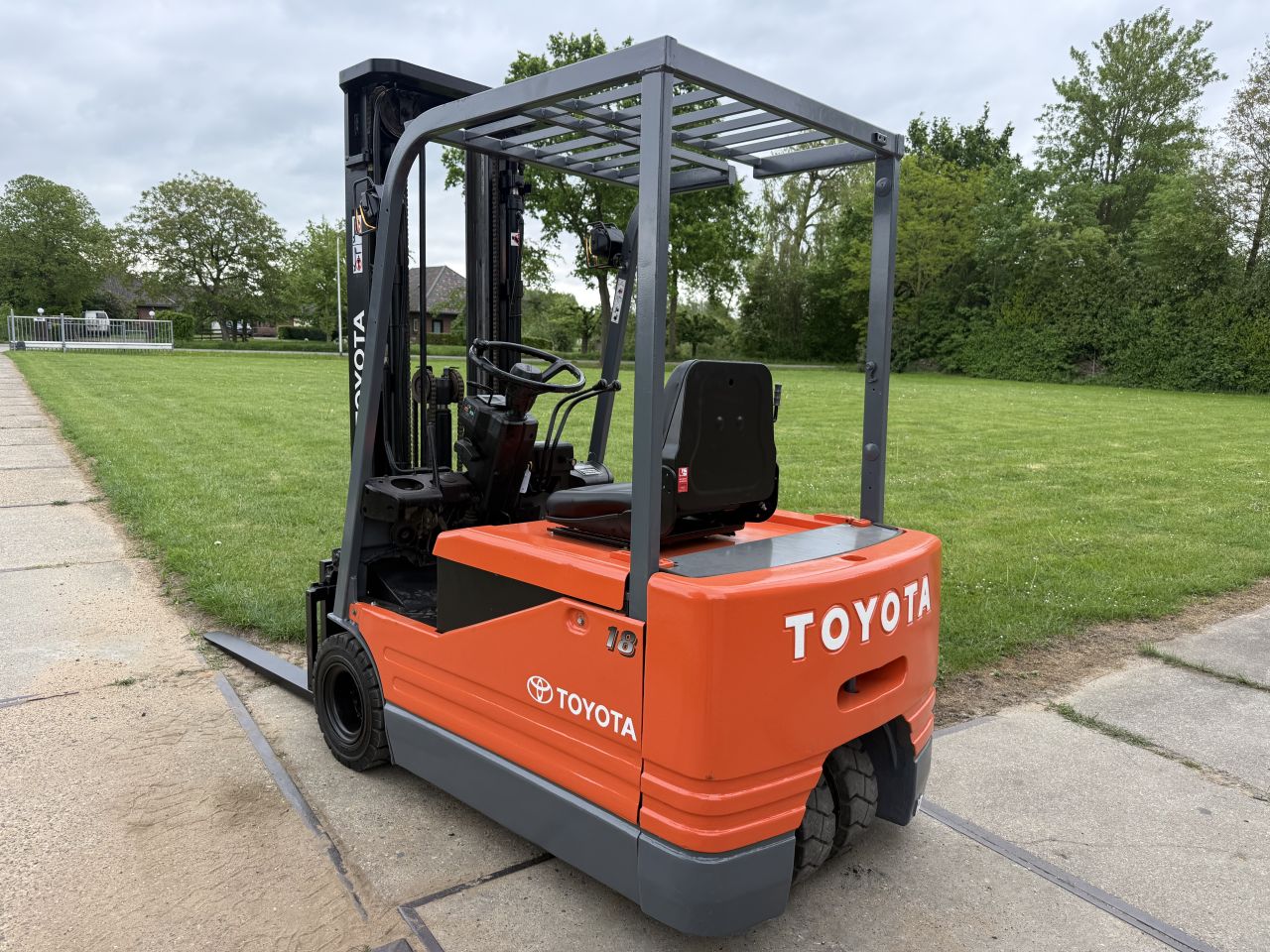Toyota 1800KG elektrisch triplex mast freelift + verlichting