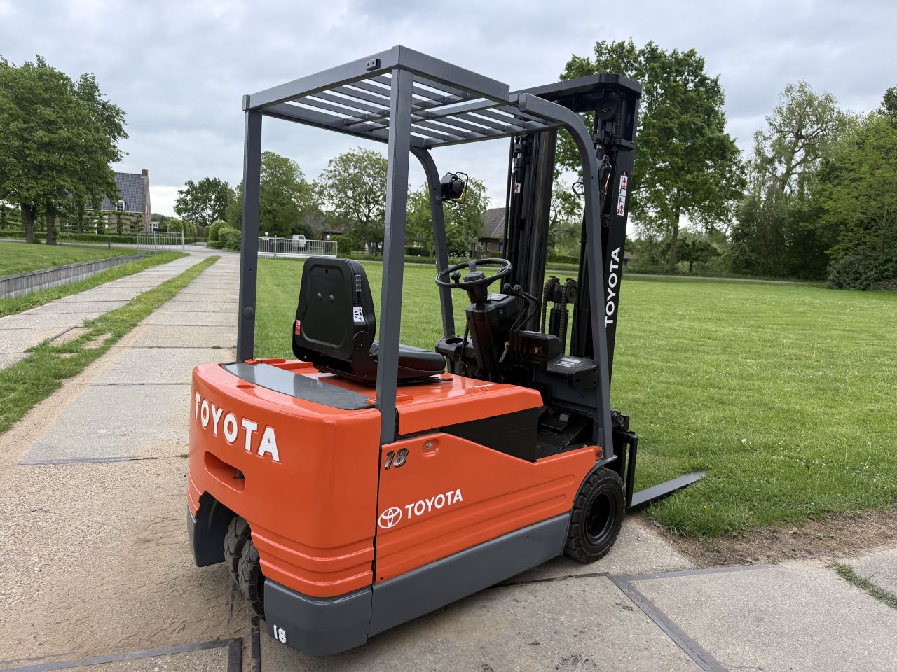 Toyota 1800KG elektrisch triplex mast freelift + verlichting