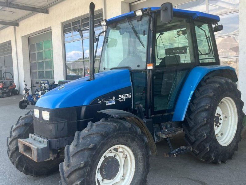 New Holland 5635