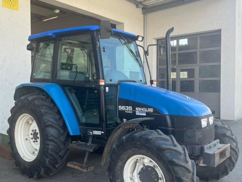 New Holland 5635