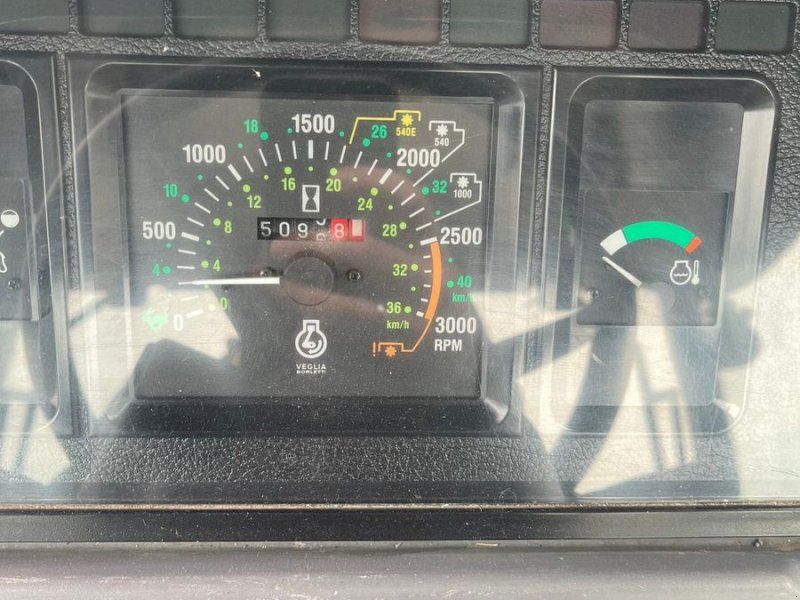 New Holland 5635