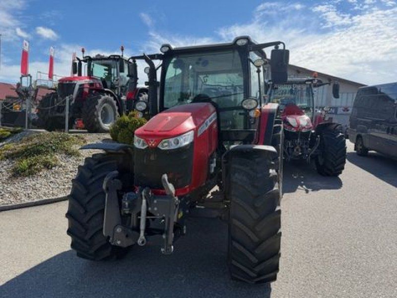Massey Ferguson 5711 M
