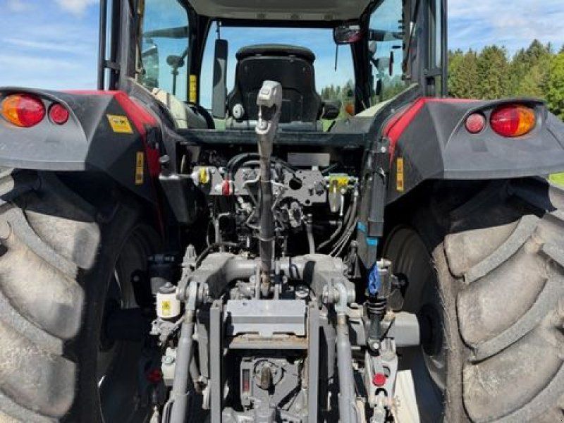 Massey Ferguson 5711 M
