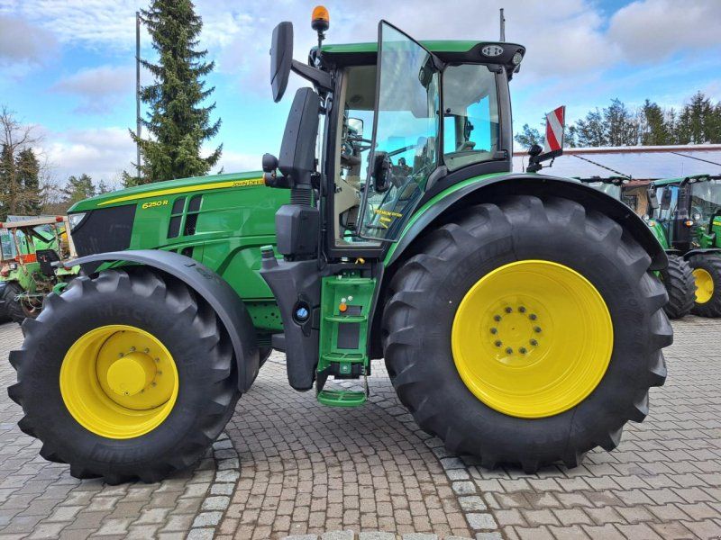 John Deere 6250R Premium Sonderfina ab 1,99%