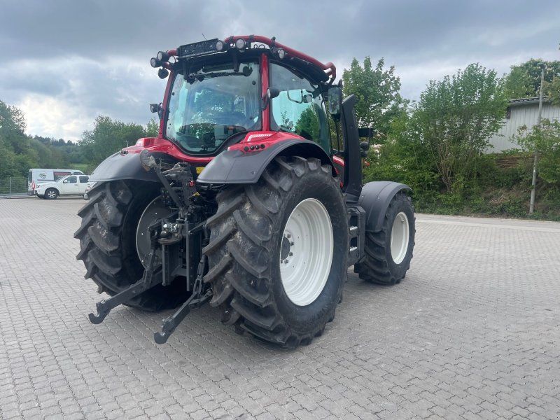 Valtra N154 A mit FK und Rüfa