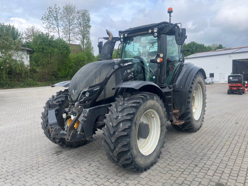 Valtra T 214 d mit FK und Rüfa