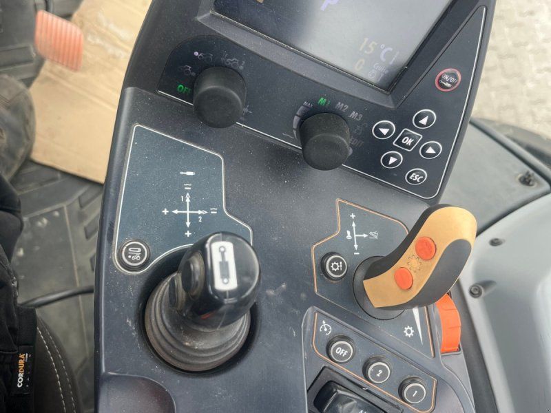 Valtra T 214 d mit FK und Rüfa