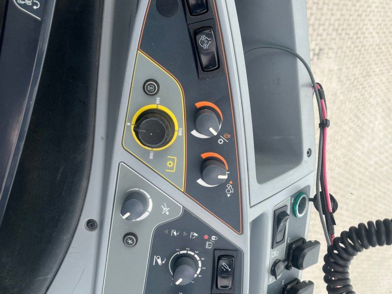 Valtra T 214 d mit FK und Rüfa