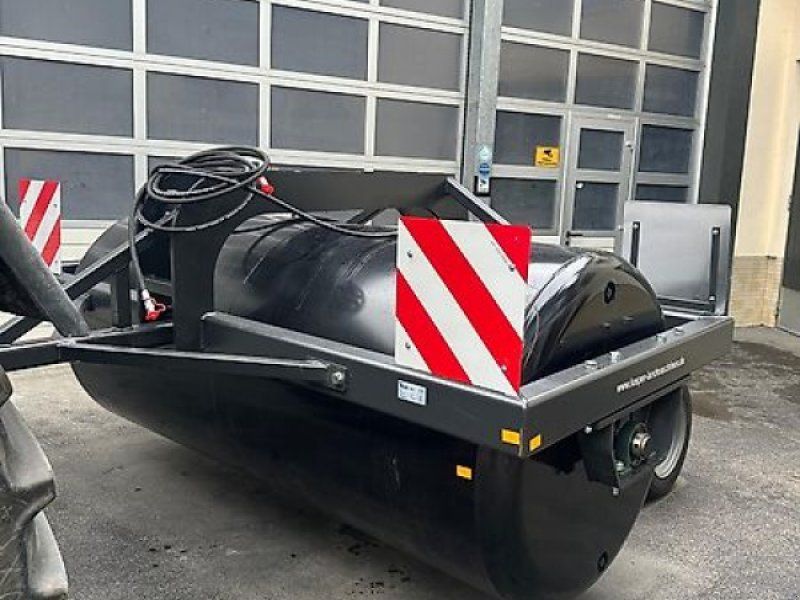Stekro Wiesenwalze mit Fahrwerk