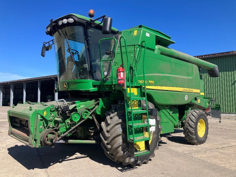 John Deere T670