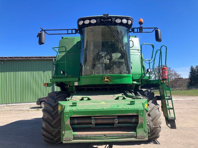 John Deere T670