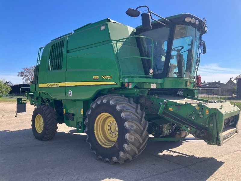 John Deere T670