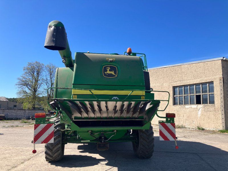 John Deere T670