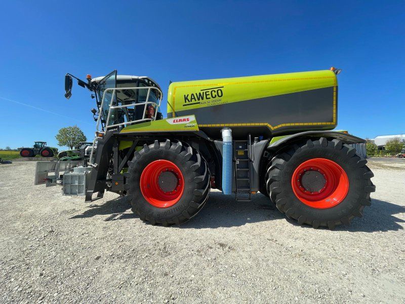 Claas Xerion 4200 SADDLE TRAC mit Kaweco 16m³