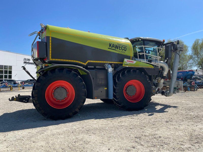 Claas Xerion 4200 SADDLE TRAC mit Kaweco 16m³