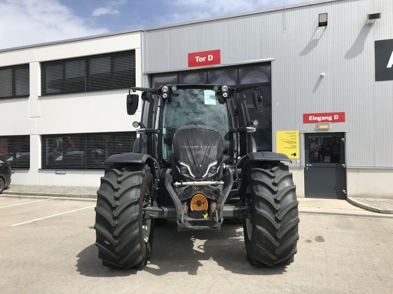 Valtra N135