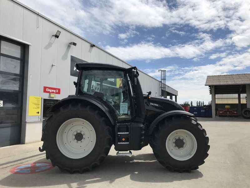 Valtra N135
