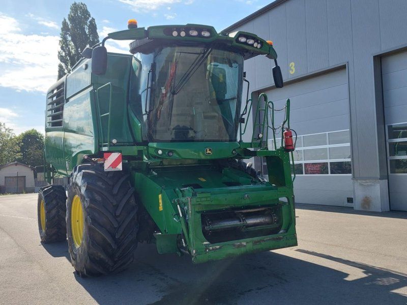 John Deere T560