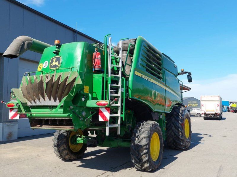 John Deere T560